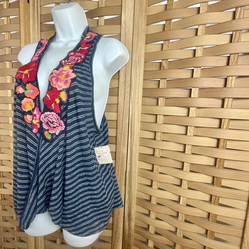 🏷 FREE PEOPLE Embroidered Patchwork V-Neck Vest Tank - Picture 4 of 7